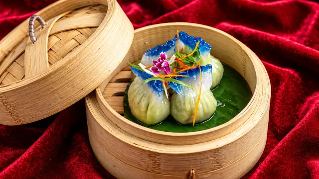 Butterfly pea crystal dumplings